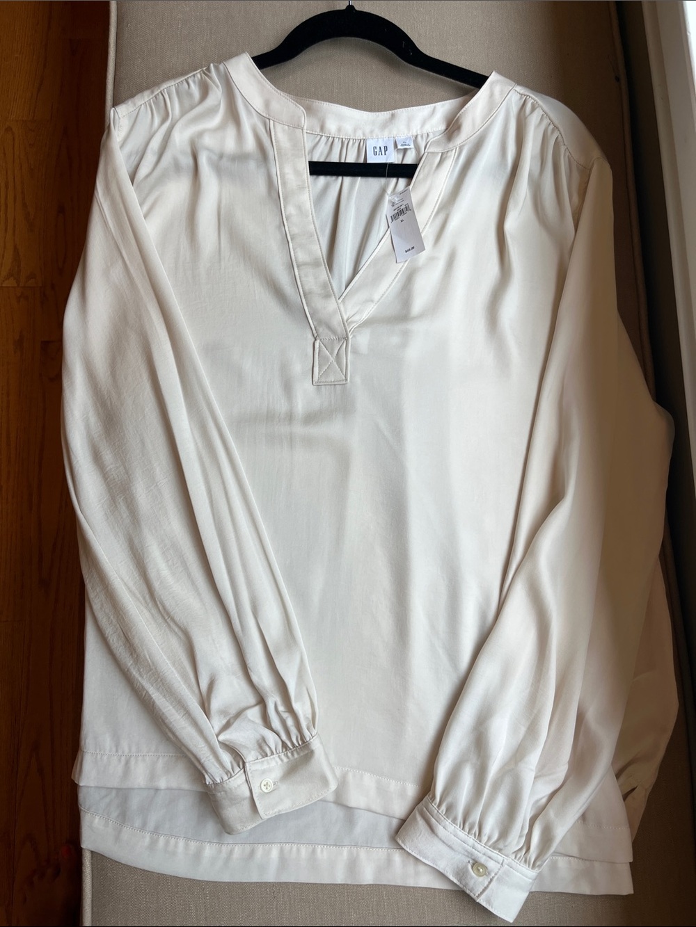 GAP Women's Cream V-Neck Long Sleeve Blouse - Soft Off-White NEW XL